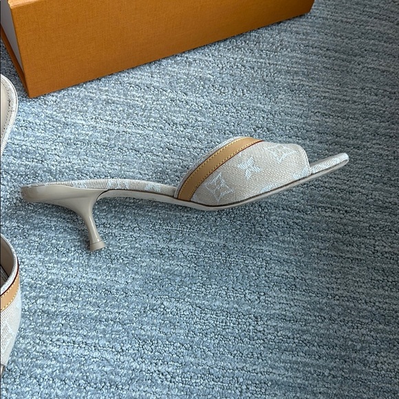 Louis Vuitton Kitten Heels 39.5 - Picture 5 of 9